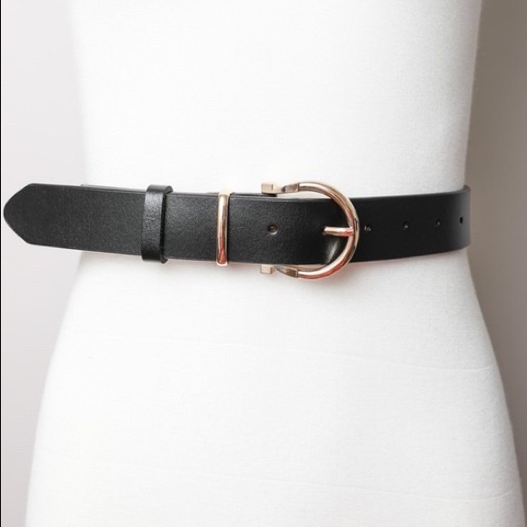 Black Leather Belt with Horseshoe Buckle - Picture 2 of 5